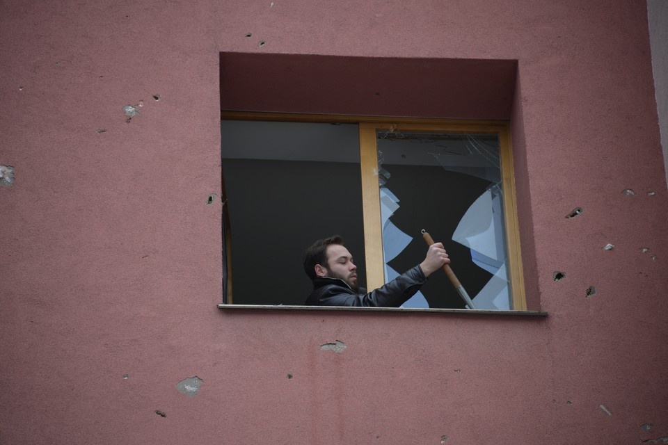    В нескольких многоквартирных домах одного из районов Ельца выбиты окна. Виктор ГУСЕЙНОВ