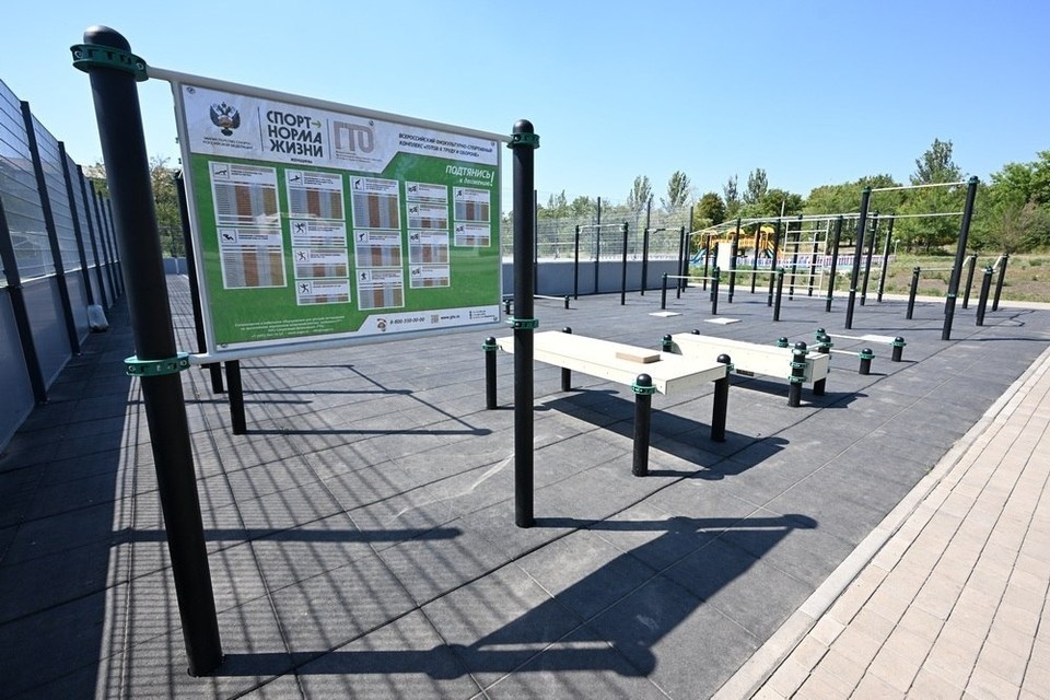    В планах на этот год - строительство физкультурно-оздоровительных комплексов, бассейнов, теннисного зала и обновление существующих спортивных объектов. Фото: ТГ/Пушилин