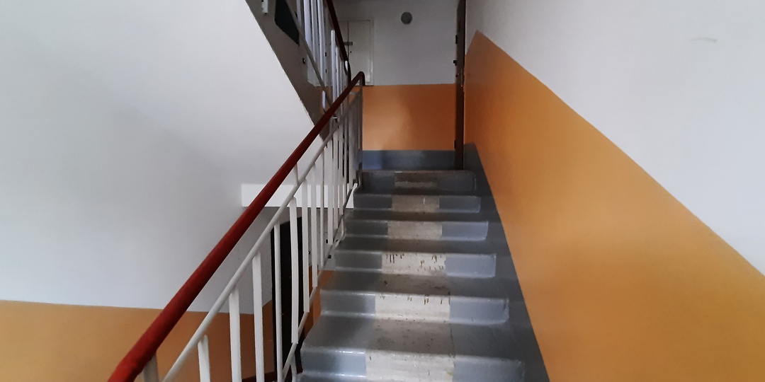 Стикеры на двери - тревожный сигнал: россиянам рассказали, как уберечь квартиру от грабежа