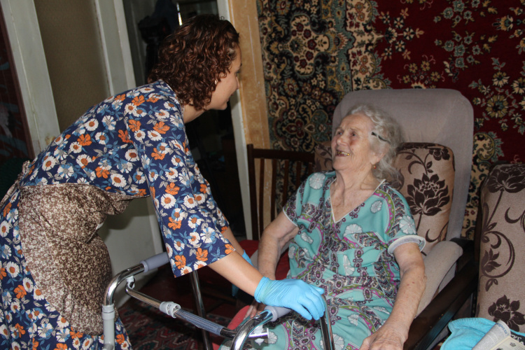 С 2026 года компенсация за уход за пожилым человеком или инвалидом перестаёт быть отдельной выплатой и включается в пенсию как доплата