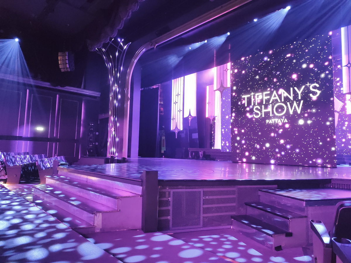 Сцена шоу "Тиффани" в Паттайе