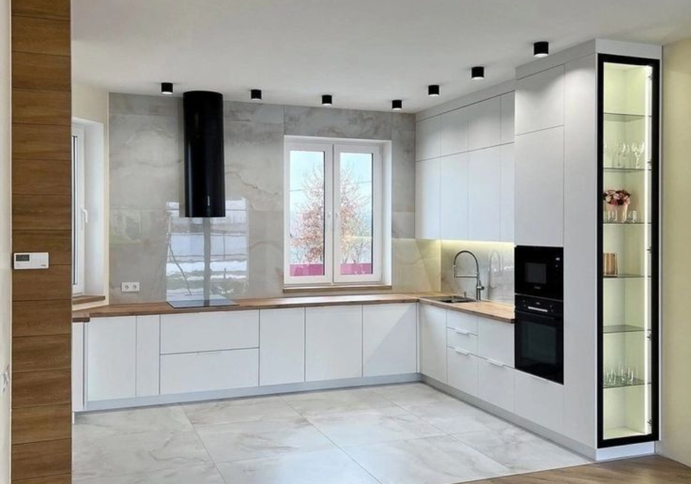 Кухня в оттенке Cloud Dancer – не стерильная операционная, а пространство для уюта и тепла!