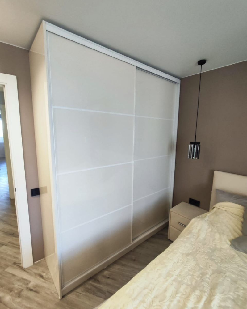 Белая мебель в спальне создает ощущение спокойного сна и безмятежности, как на облачке!