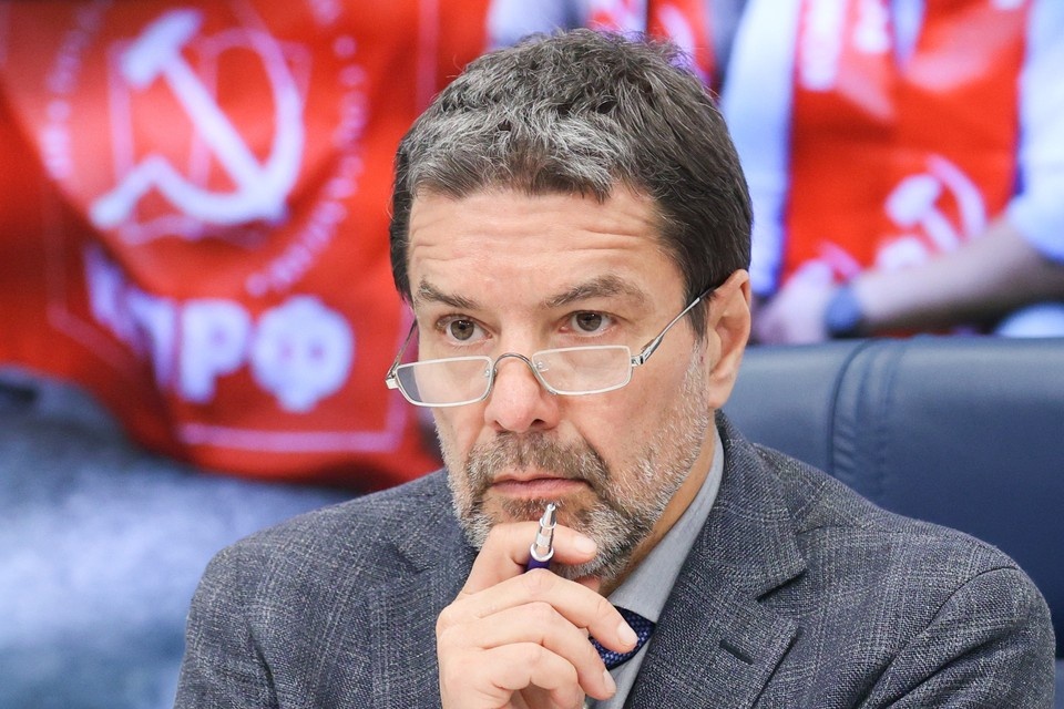    Секретарь ЦК КПРФ, первый зампредседателя Комитета Госдумы по информполитике Александр Ющенко. Фото: Валерия Калугина/ТАСС