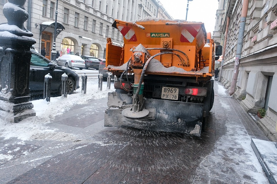    Город чистят в усиленном режиме. Артем КИЛЬКИН