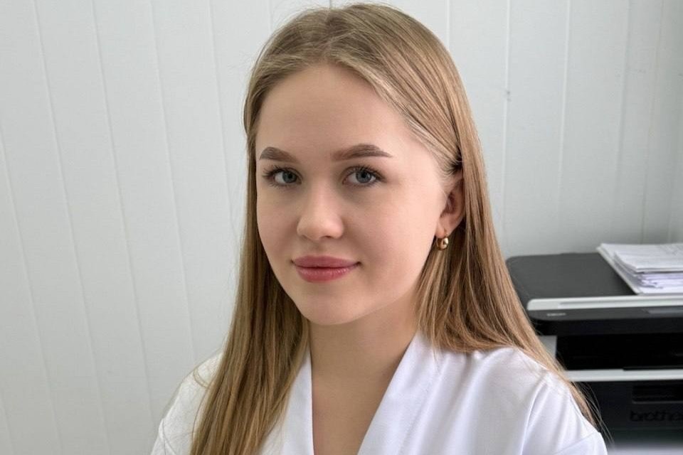    Виктория Стройкина, уроженка села Северного, после окончания медицинского колледжа в Оренбурге приняла решение вернуться домой. Фото: ТГ-канал Евгения Солнцева