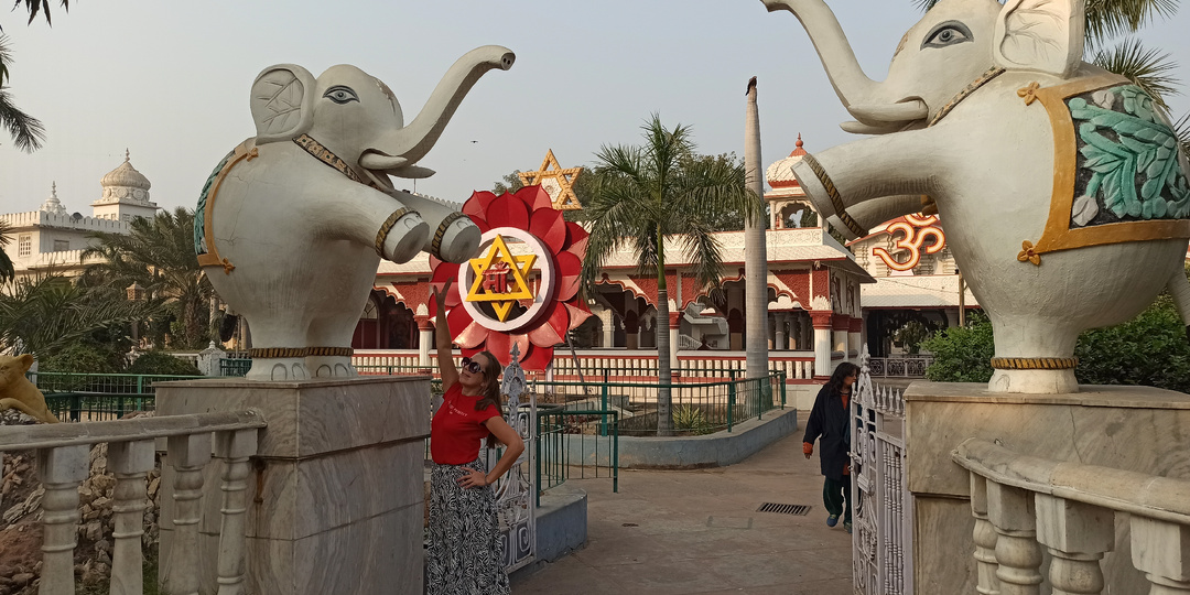 Дели.Храм Чаттарпур и огромный Хануман!