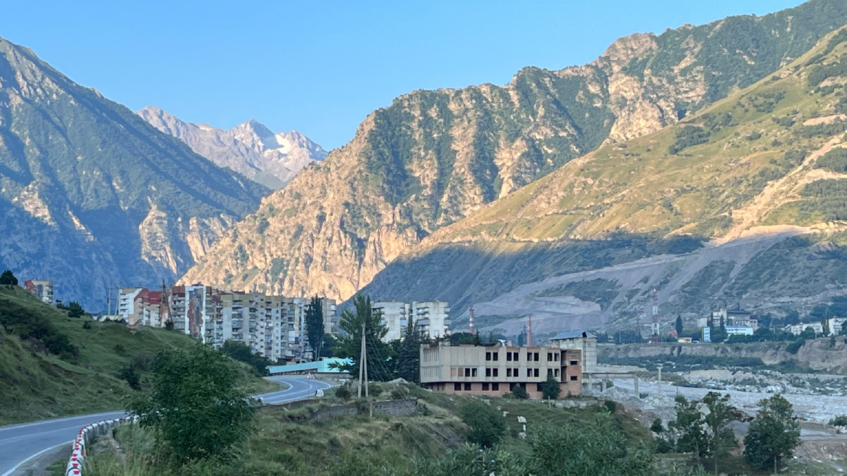 Город Тырныауз по дороге на Эльбрус