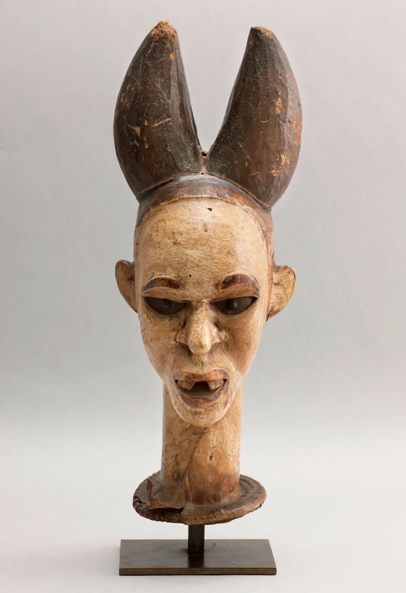 Маска общества людей леопардов. Фото из сети