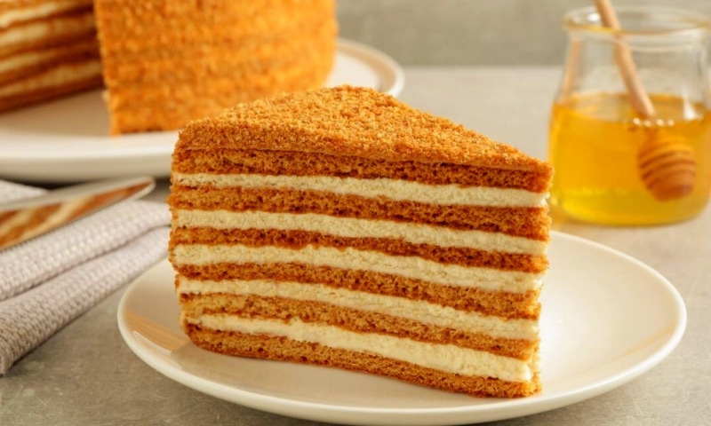 Торт «Медовик» как у бабушки: пеку на Рождество уже 20 лет, семейный рецепт, который получается с первого раза