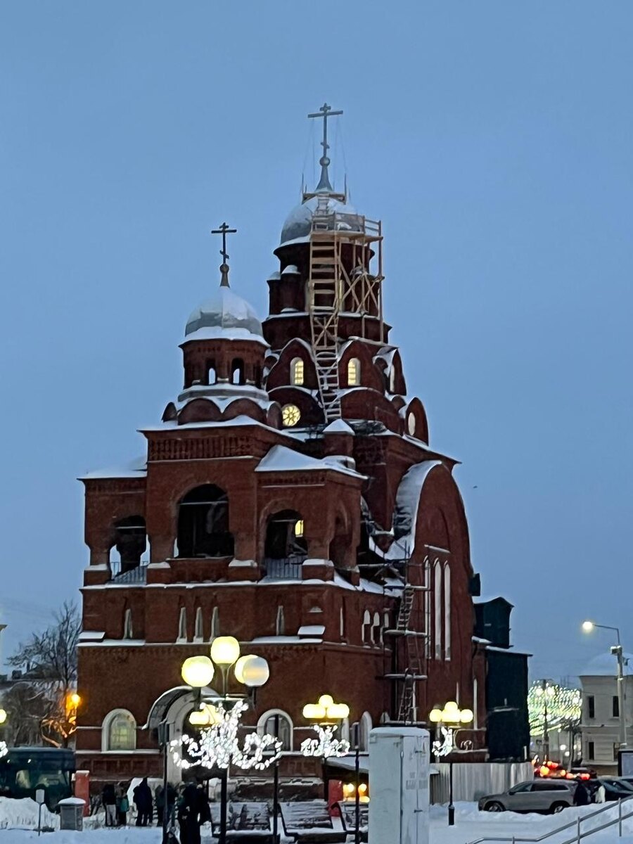 Троицкая церковь, музей хрусталя. Фото С.В. Спижевой. 