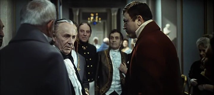 Весь этот мир балов и охоты с борзыми скоро объяснимо рухнет и канет в Лету / ru.kinorium.com