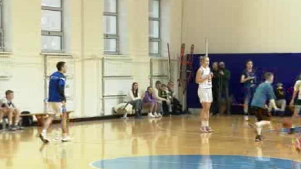    Курское «Динамо» впервые за свою историю встретилось с фанатами на игровой площадке