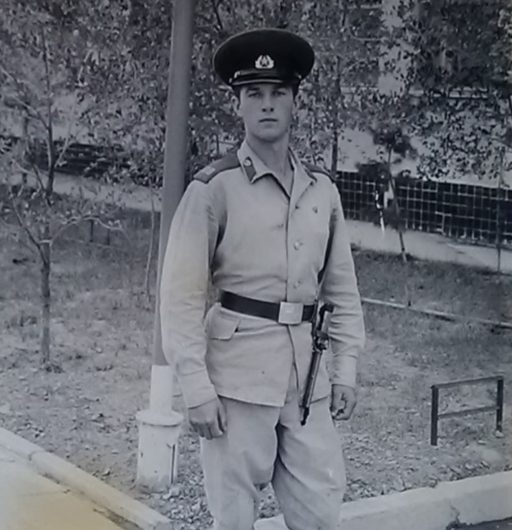 Рядовой ПВ КГБ СССР В. Грабовский