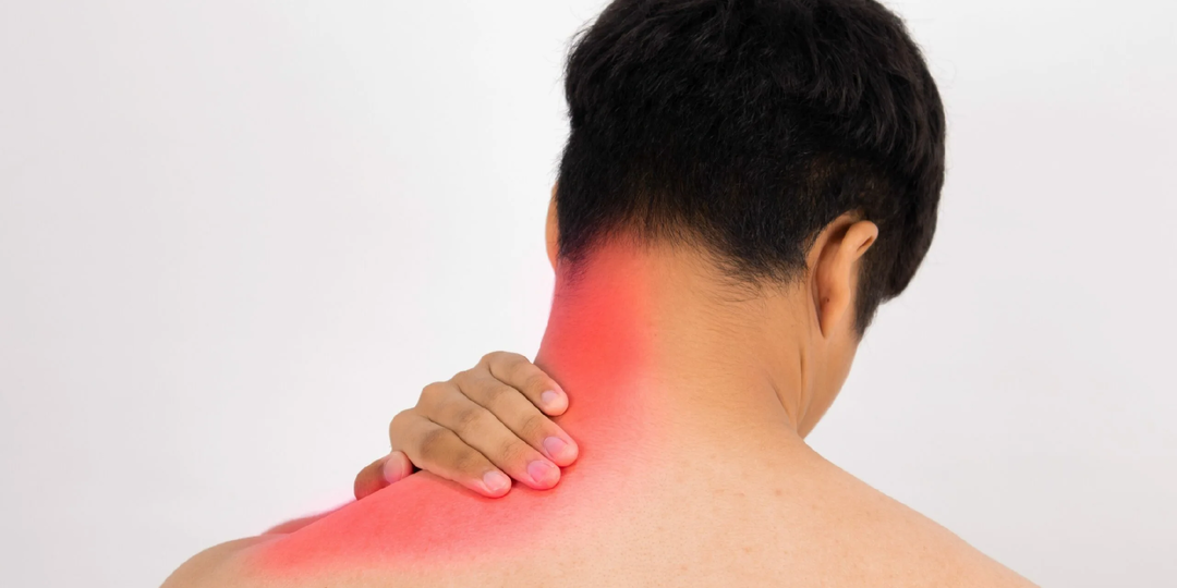 Почему болит шея: главные причины и что с этим делать