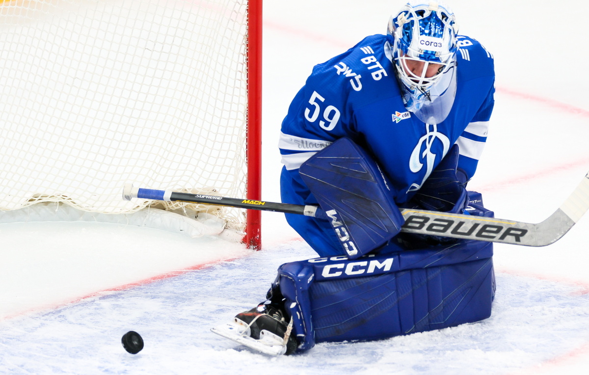    Вратарь "Динамо" Владислав Подъяпольский  Сергей Савостьянов/ТАСС