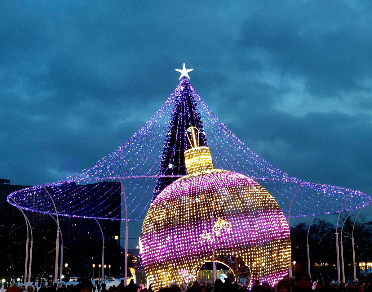 ВДНХ вечером 