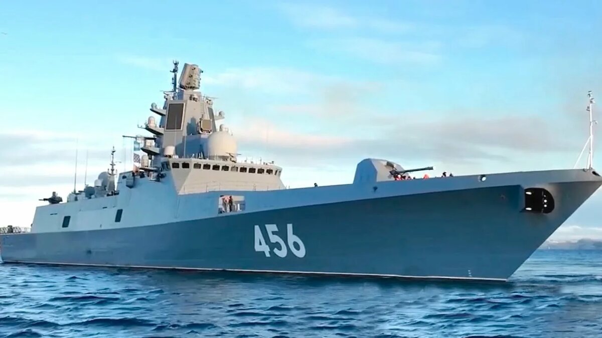 На фото другой фрегат, так как фото "Адмирал Амелько" пока сложно найти