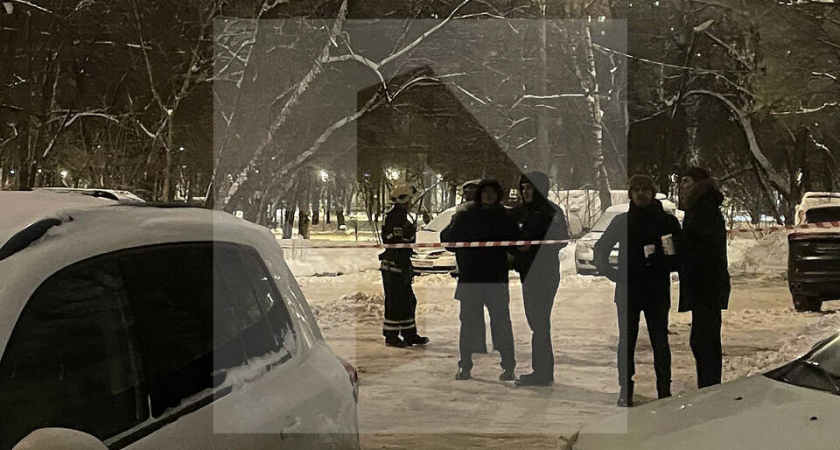    Двор в Москве оцепили из-за подозрительного предмета в авто на парковке РЕН ТВ