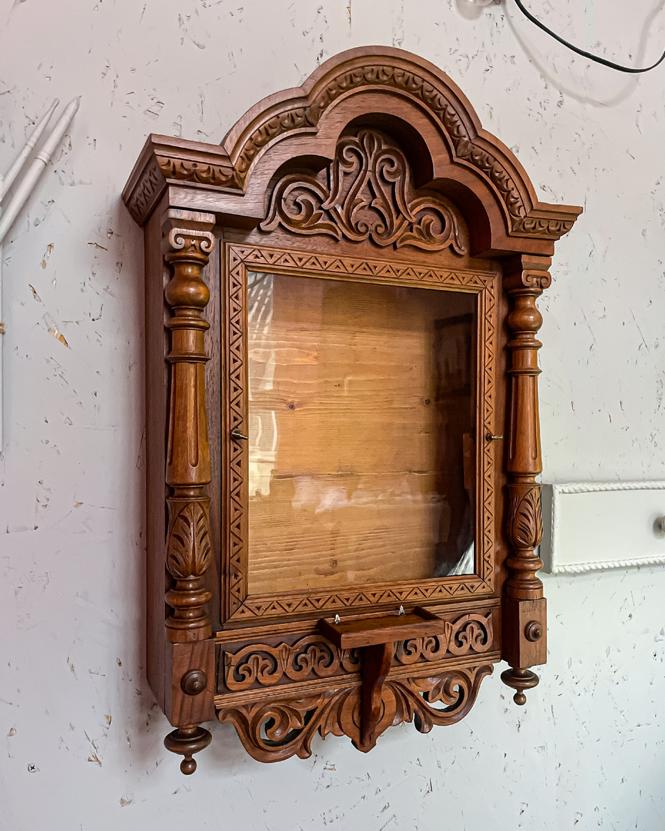 Кивот (киот) конца 19 века после реставрации, будет передан последующим поколениям как семейная реликвия