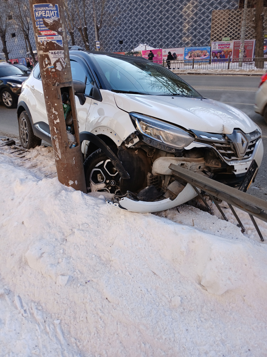 Фото аварии, машина родителей