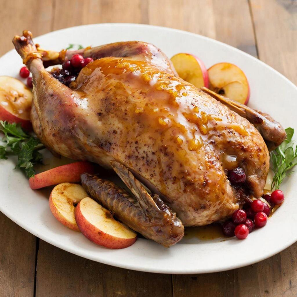 Рождественский Гусь с Горчично-Яблочной Глазурью: Праздничное Блюдо с Ароматом Традиций 