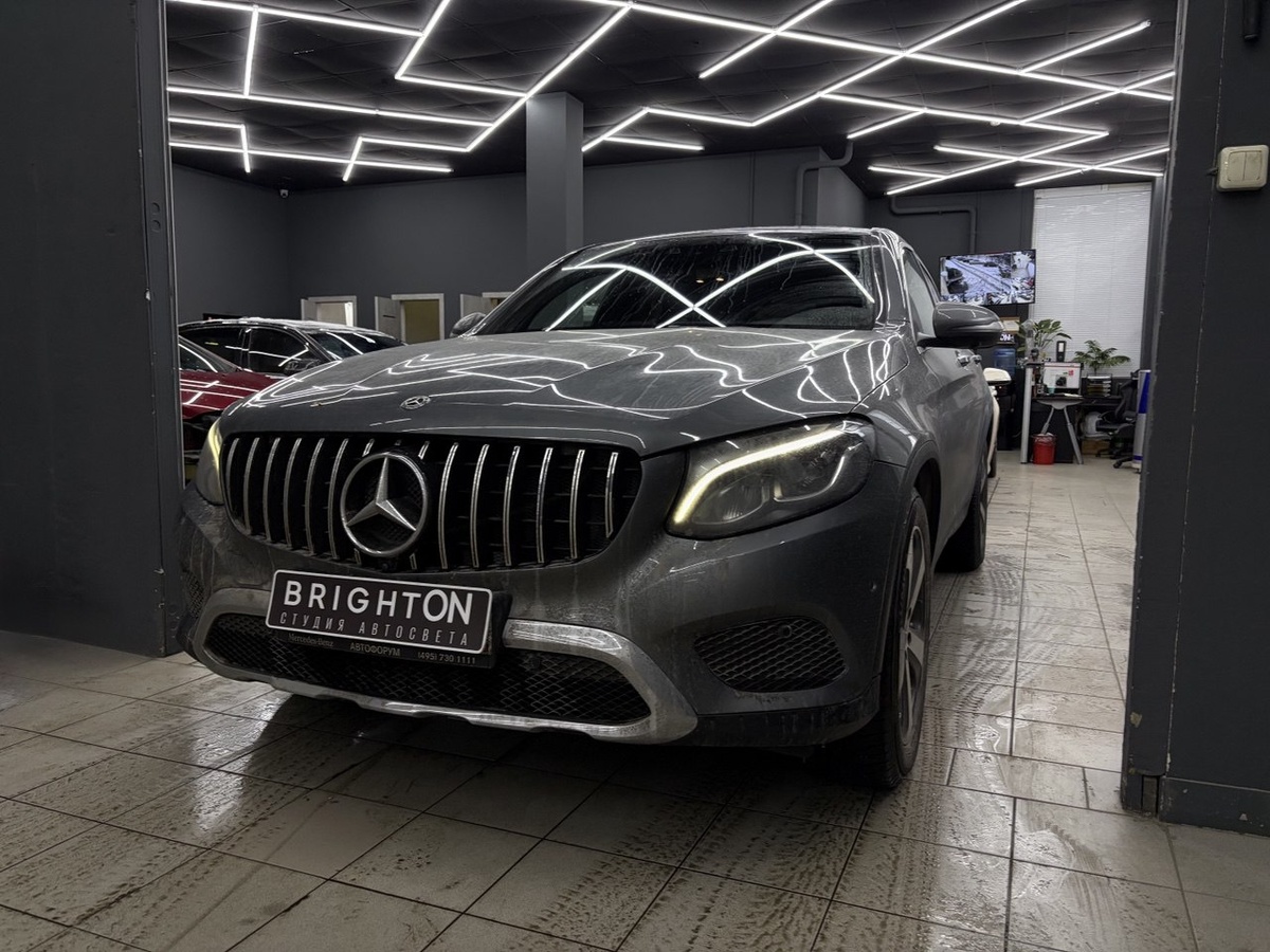 Наш гость в ожидании мойки после первого декабрьского снега.