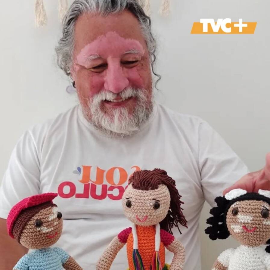 Жоао и его "особенные" куклы.