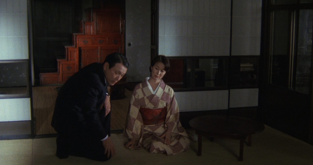 Кадр из фильма «Мелкий снег»: Цуруко с мужем Тацуо