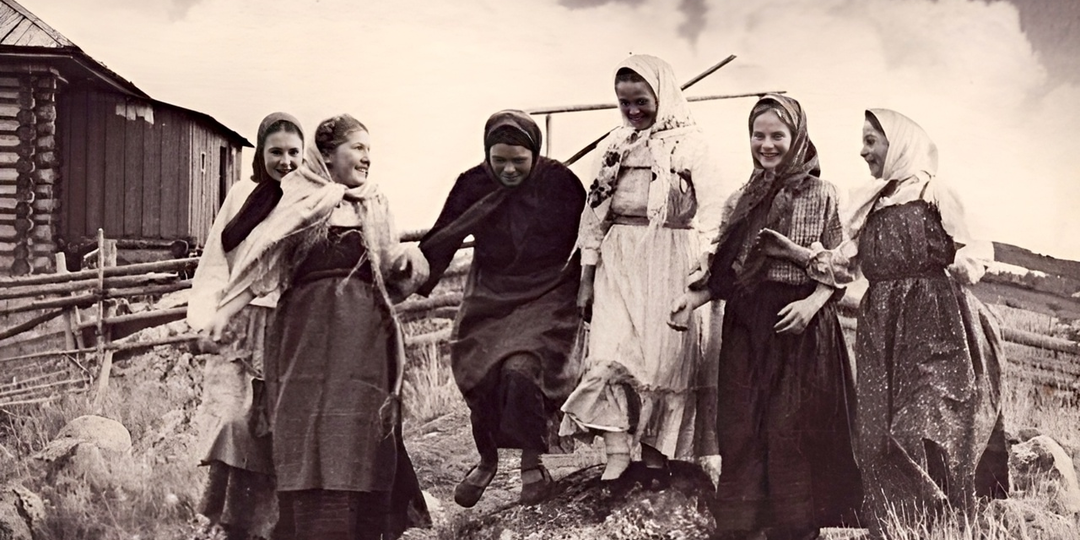 Подборка веселых и танцующих красоток-крестьянок на старых кадрах