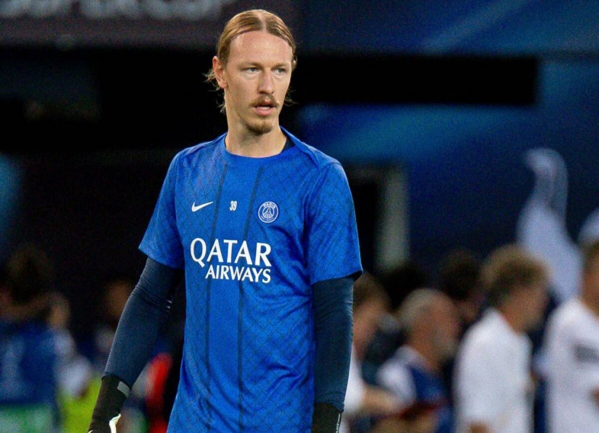     Французы о сроках восстановления Сафонова: даже с одной рукой он выглядит лучше Шевалье