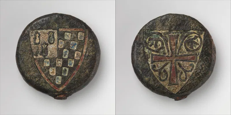 На одной стороне - герб рода Дрё, на другой - крест