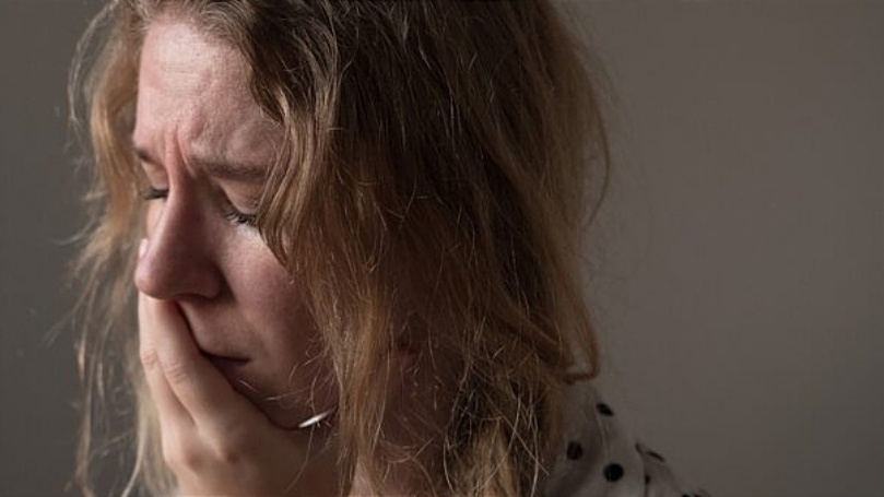 — Вы меня все достали,— заявил муж, уходя в спальню. Хорошо, что она узнала, чем он был занят