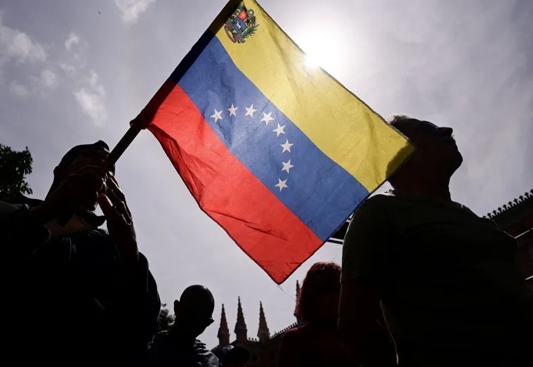 Сторонники правительства собираются в Каракасе, январь 2026 годаГаби Ораа / Reuters.