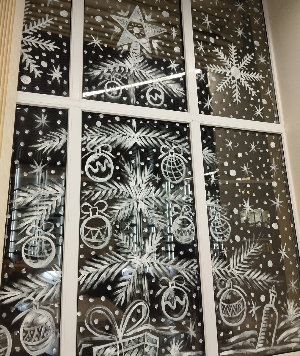 Рукотворная зимняя сказка на одном отдельно взятом окне. ЗДЕСЬ и далее фото автора и(или) из личного архива автора, если не указано иначе.