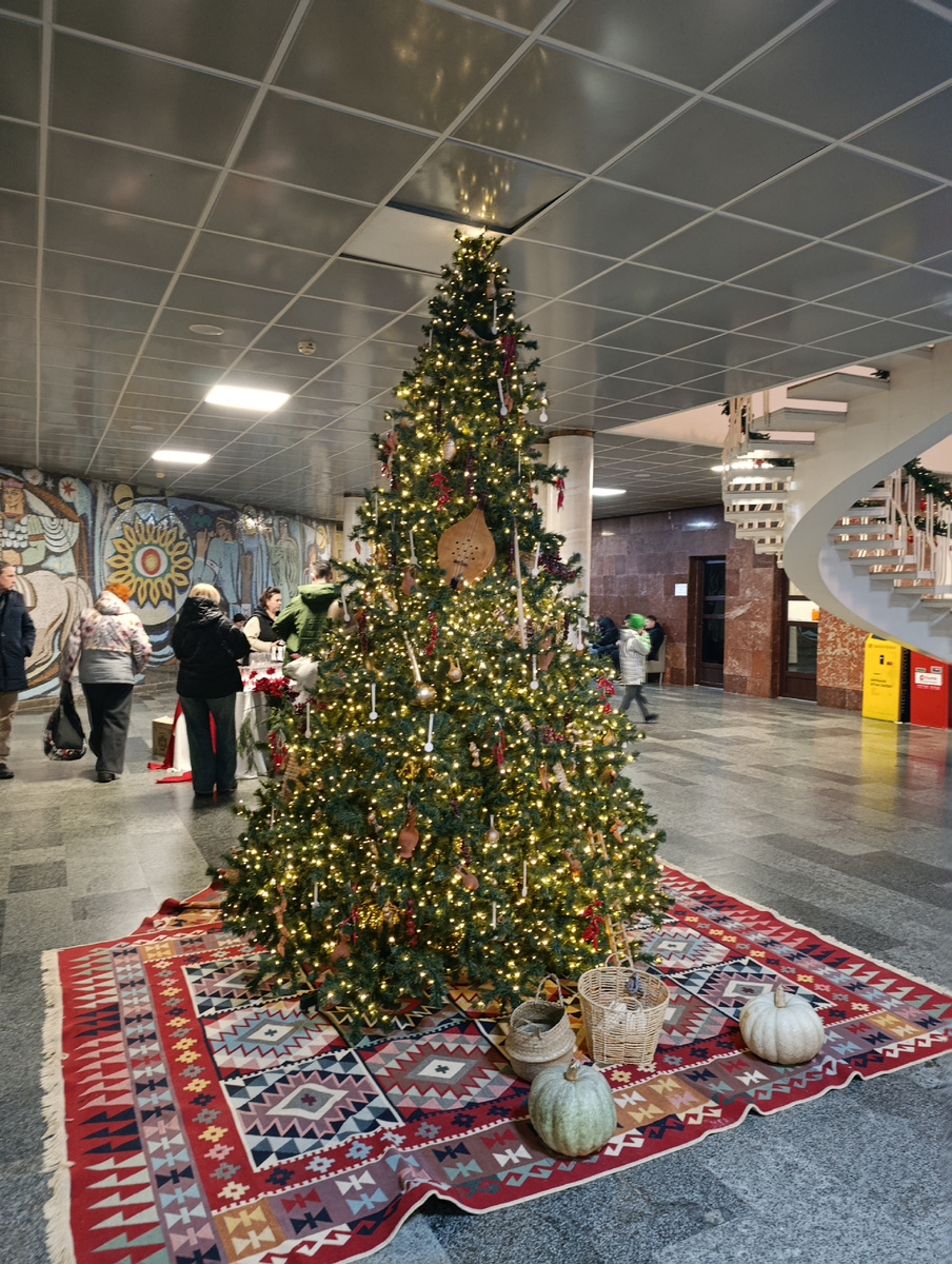 Ёлочка в холле