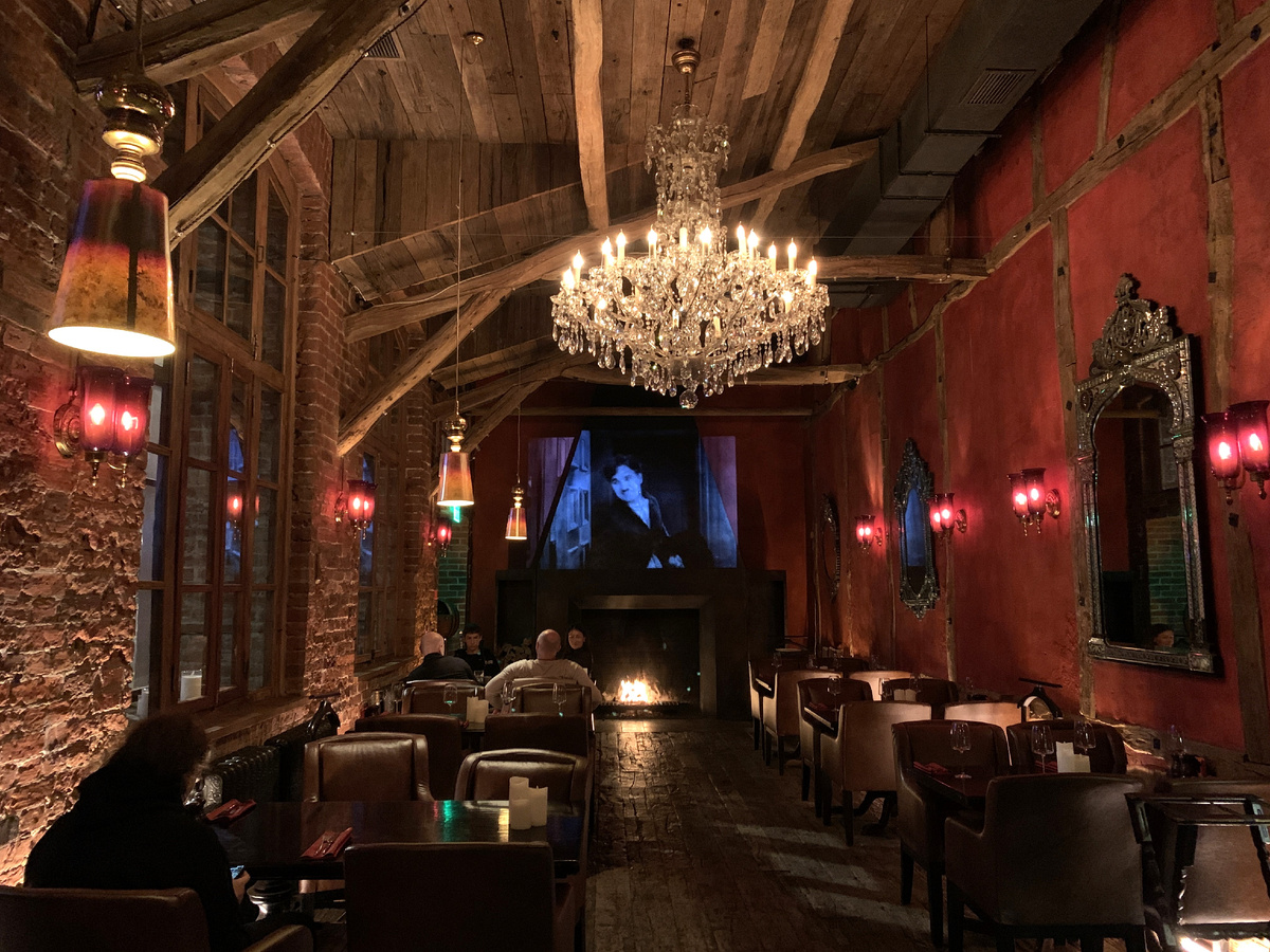 Основной зал ресторана "Бочка"