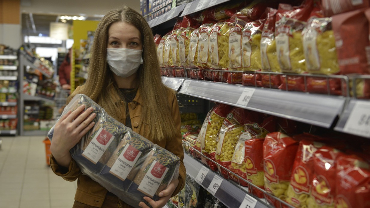 Еда снова бьёт по бюджету: продуктовая корзина на Урале подорожала на 14,5%
