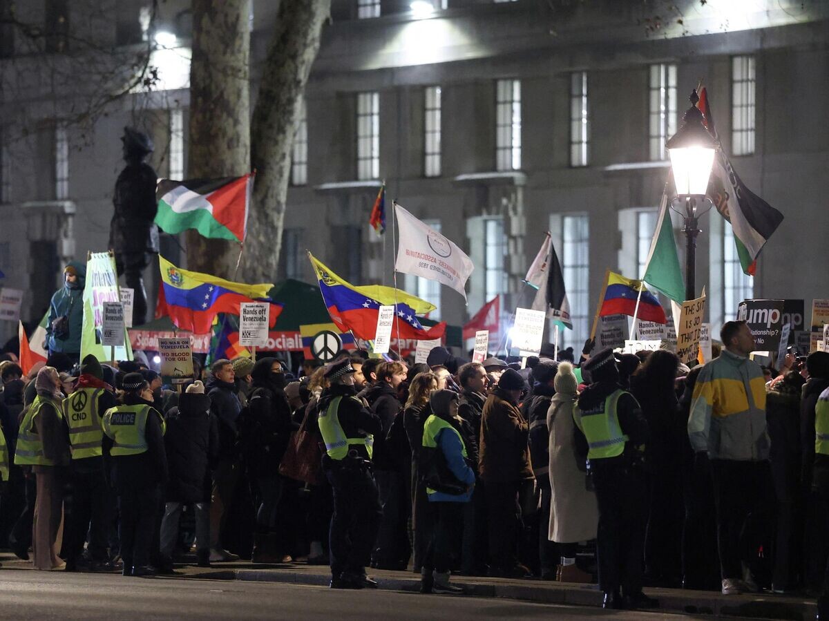    Акция протеста против ударов США по Венесуэле в Лондоне | © REUTERS / Toby Melville
