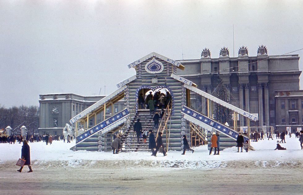 1978 год | Детская горка на площади Куйбышева