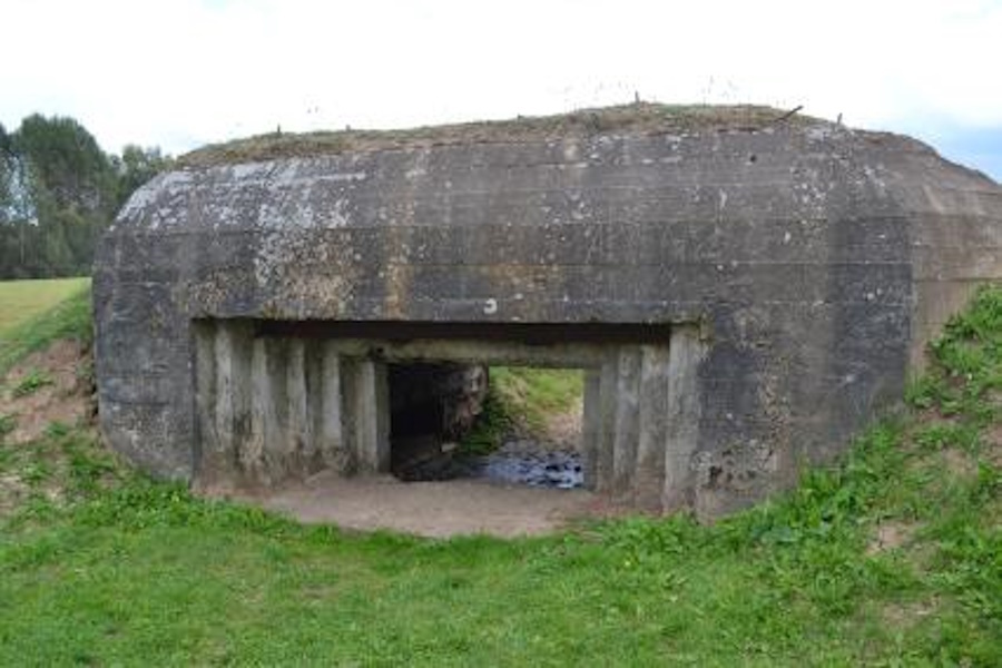 Один из сохранившихся ДОТов на Бородинском поле