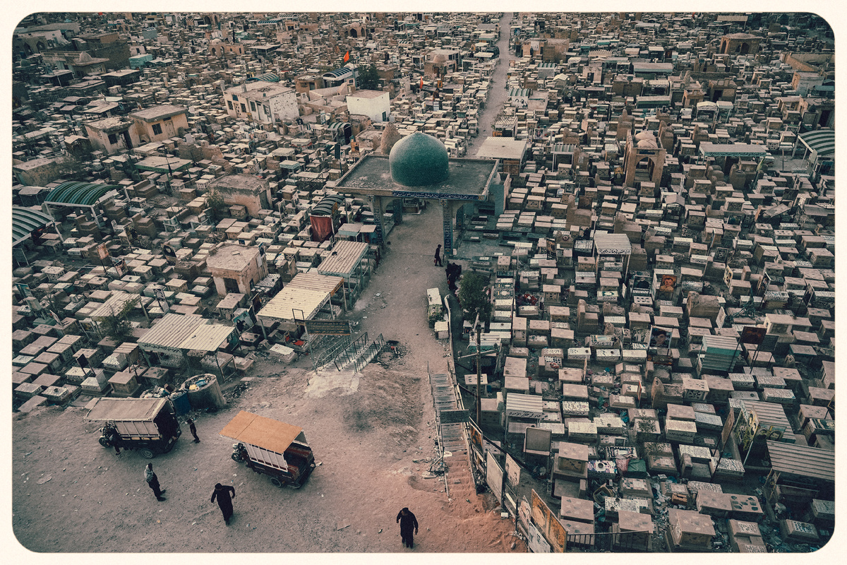 Кладбище Вади ас-Салам. Эн-Наджаф. Ирак. Фото: Михаил Рябинин (c) 2025-2026