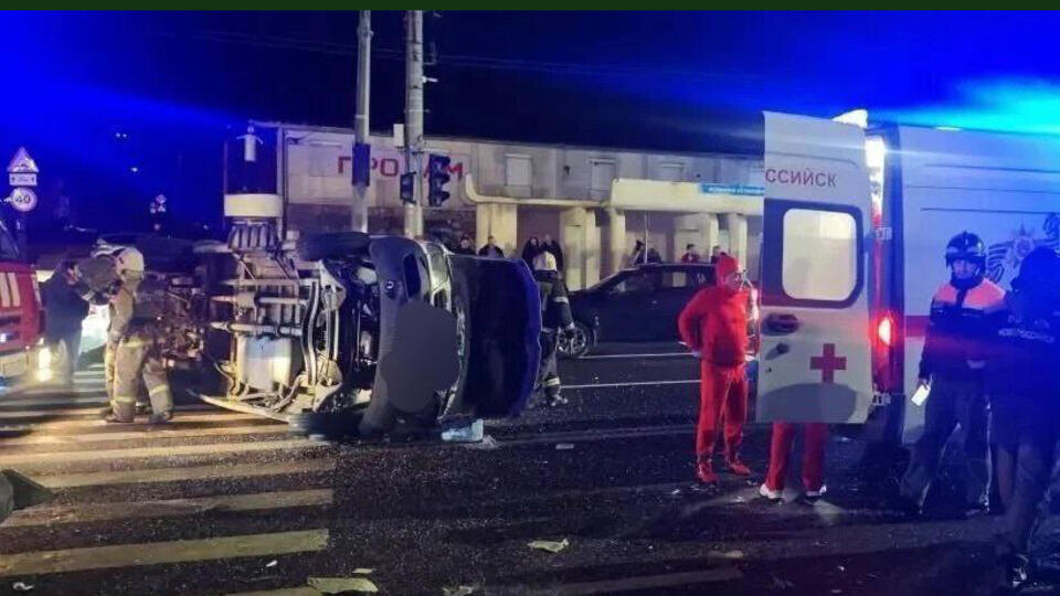     Пять человек пострадали в ДТП с микроавтобусом и автоцистерной в Новороссийске t.me/23 МВД