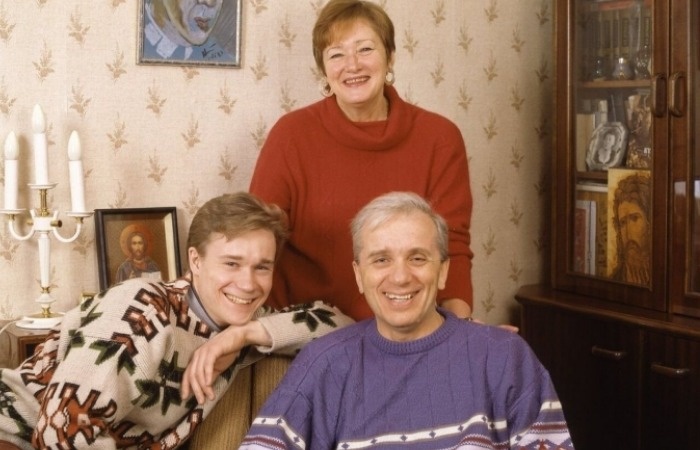 Евгений Стеблов с женой и сыном.