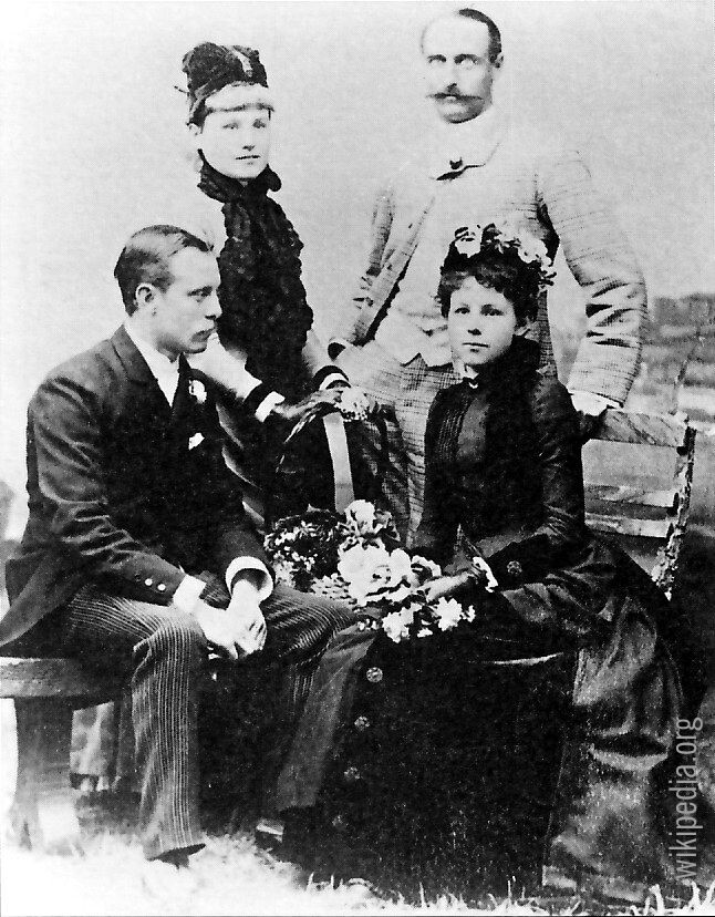 Чемпионы и финалисты Уимблдона 1880-х годов. Сидят Мод Уотсон и Эрнест Реншоу. Стоят Лилиан Уотсон и Герберт Лоуфорд