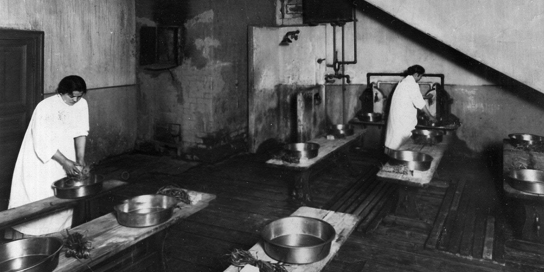 Советская баня: как парились по субботам всем двором — веники, квас и разговоры о жизни