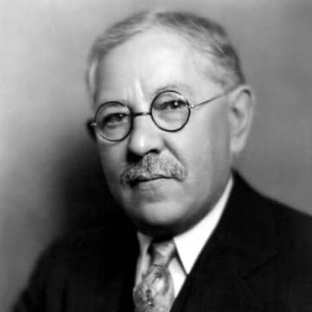 Максимилиан Абрамович Факторович более известный миру как Макс Фактор, основатель одноименного косметического бренда