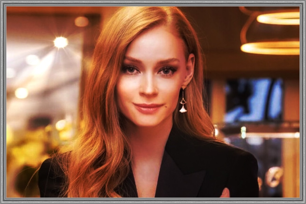 Рядом с такой женщиной нужно быть не просто мужем.
