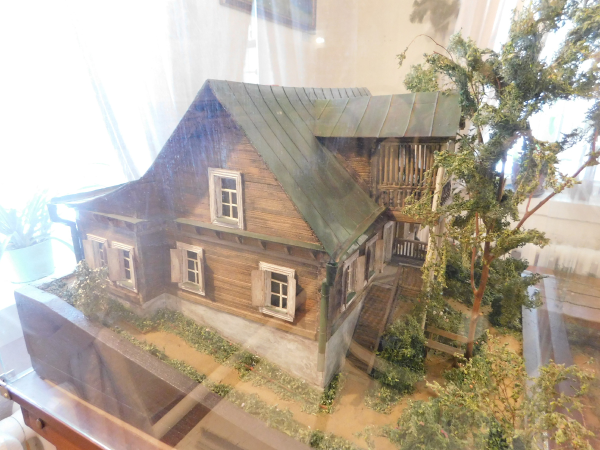 Макет дачи "Песочное", в которой много лет жили летом семья Марины Цветаевой в Тарусе. Фото автора.
