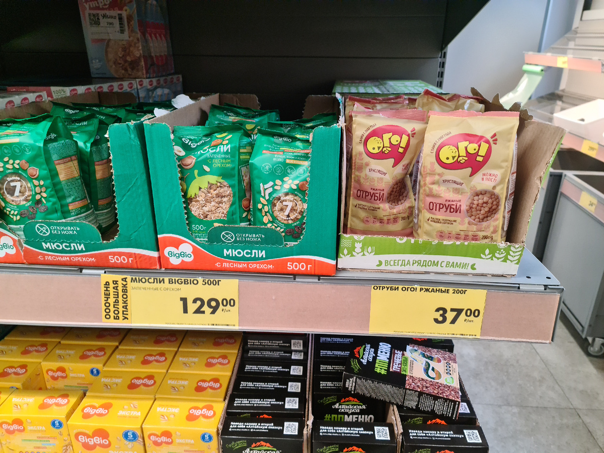 В хорошей еде сейчас столько много витаминов, минералов, макро и микроэлементов. Побольше овощей и фруктов и зелени тоже не забывайте, все нужно и все важно. Главное не обжирайтесь, все в меру должно быть и по существу